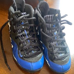 Used toddler boys Nike gym shoes